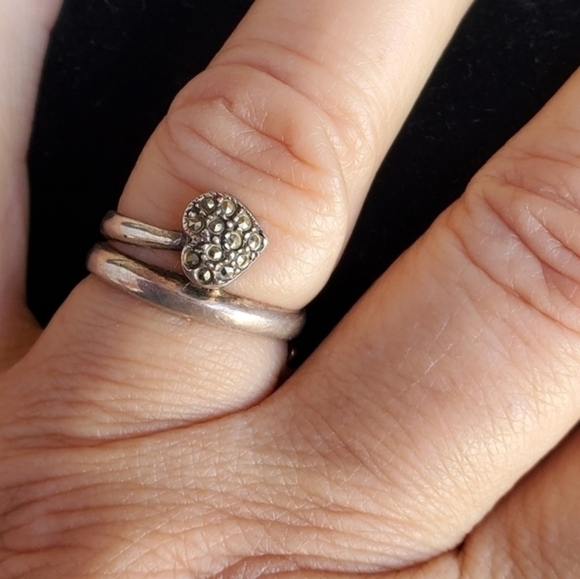 Vintage Jewelry - Vintage‎ silver/marcasite heart  ring 7- 7.5